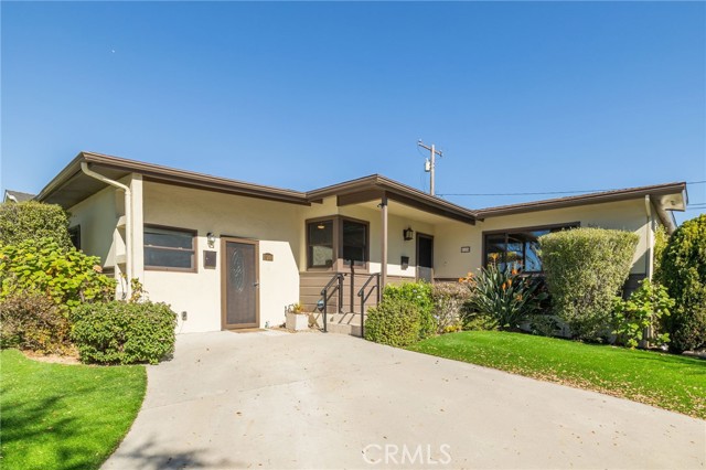 Detail Gallery Image 1 of 1 For 1110 Elm Ave, Torrance,  CA 90503 - 3 Beds | 2 Baths