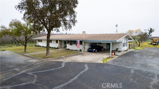 Detail Gallery Image 5 of 59 For 25565 Road 13, Chowchilla,  CA 93610 - 4 Beds | 3 Baths