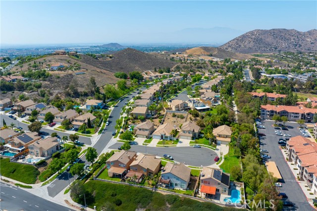 1931 Madera Circle, Corona CA: https://media.crmls.org/medias/5328b469-b7c8-4164-b1ea-bbf576b8a0ae.jpg