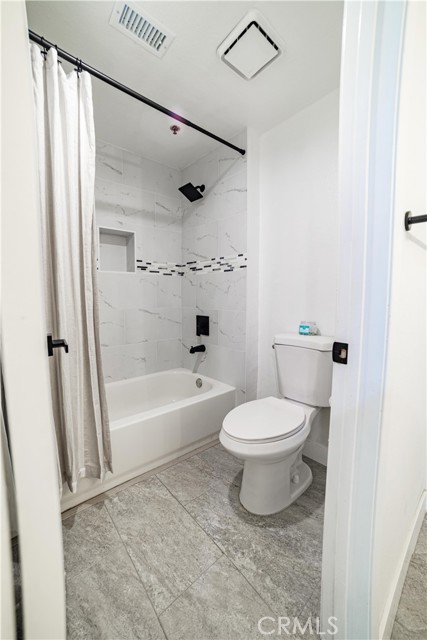 Detail Gallery Image 11 of 36 For 12141 Centralia St #208,  Lakewood,  CA 90715 - 2 Beds | 2 Baths
