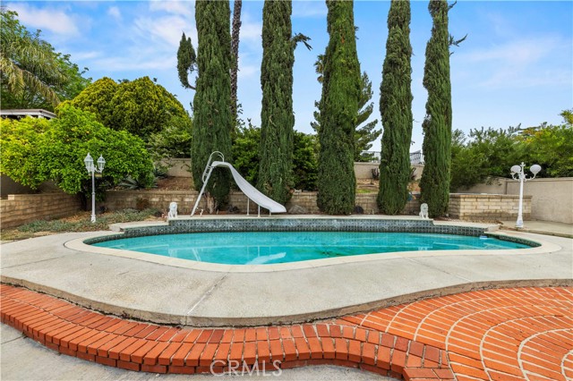 Detail Gallery Image 27 of 32 For 28004 Lakehurst Ave, Canyon Country,  CA 91351 - 4 Beds | 2 Baths