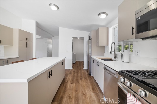 23777 Mulholland Highway, Calabasas CA: https://media.crmls.org/medias/532a072a-6411-4382-9296-186bb9e0cbcb.jpg