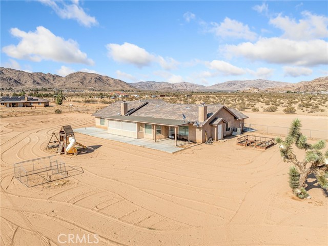 15454 Mustang Avenue, Apple Valley CA: https://media.crmls.org/medias/532a17f8-52bf-4c03-8d4e-e85f7488077d.jpg