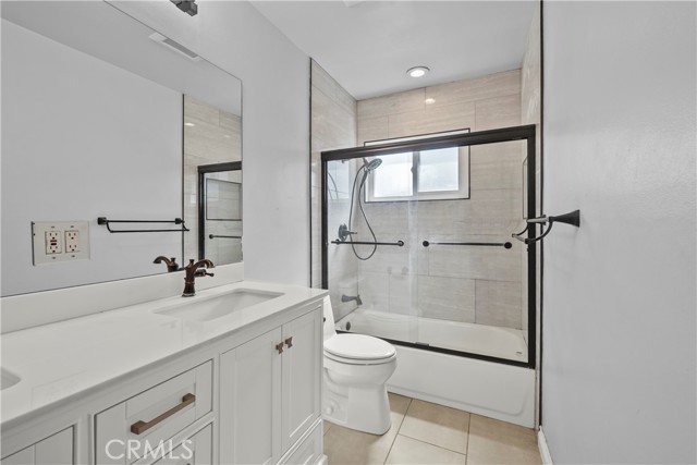 22232 Buena Ventura St, Woodland Hills CA: https://media.crmls.org/medias/532accbe-c210-43f7-ad38-9ab122c422eb.jpg