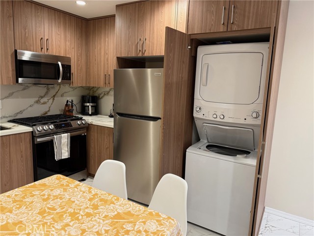 Detail Gallery Image 2 of 11 For 20625 Tuba St, Chatsworth,  CA 91311 - 1 Beds | 1 Baths