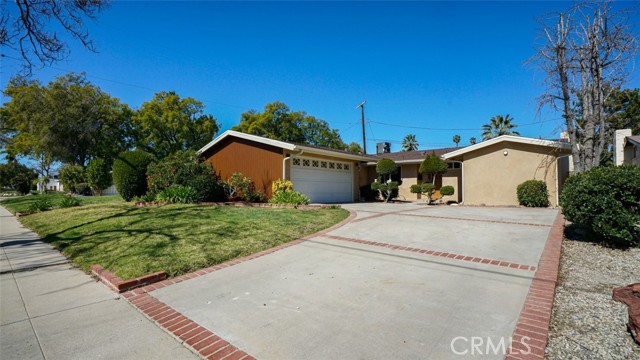 16347 Tupper Street, North Hills CA: https://media.crmls.org/medias/532cb02f-e2f7-4396-b84c-2c12cdaa140f.jpg