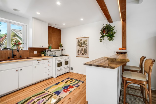 4295 Canoga Avenue, Woodland Hills CA: https://media.crmls.org/medias/532dab88-81c8-4628-b73f-b924651ee459.jpg