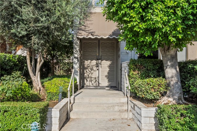 Detail Gallery Image 4 of 50 For 5305 White Oak Ave #K,  Encino,  CA 91316 - 3 Beds | 3 Baths