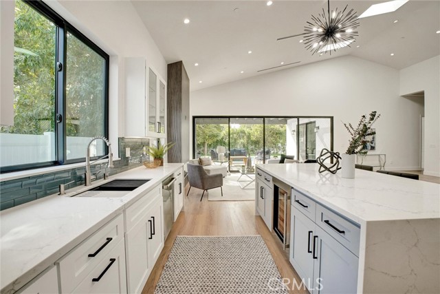 Detail Gallery Image 20 of 74 For 14136 Emelita St, Sherman Oaks,  CA 91401 - 4 Beds | 4/1 Baths