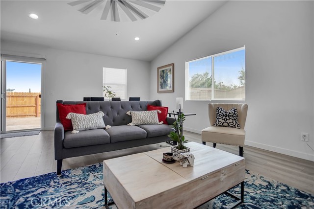 33140 Hill, Lake Elsinore CA: https://media.crmls.org/medias/532f6cb1-016c-4ac3-9392-ab8daef19fbe.jpg