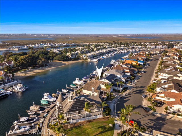 Detail Gallery Image 24 of 30 For 16311 Typhoon Ln, Huntington Beach,  CA 92649 - 4 Beds | 4 Baths