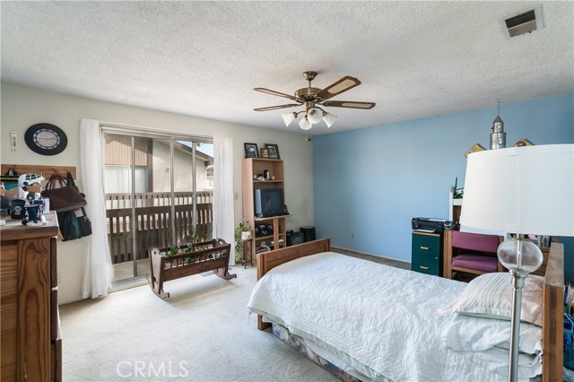 Large bedroom 2.