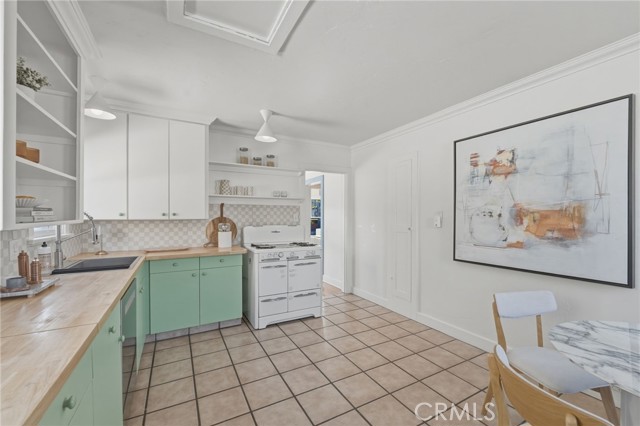 Image 11 of 50 For 3327 Hollydale Dr.