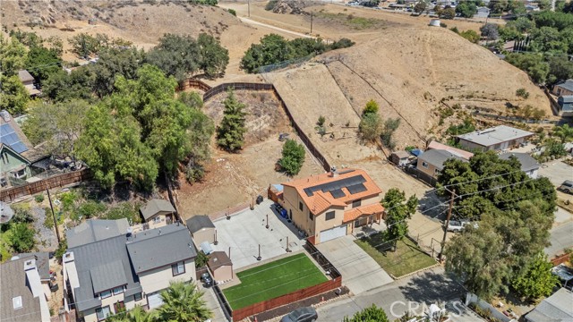 30045 Marvin Avenue, Castaic CA: https://media.crmls.org/medias/53306208-f668-469a-9b2c-8a5239947ea0.jpg