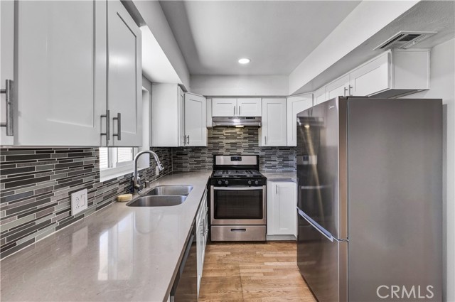 520 N Louise Street, Glendale CA: https://media.crmls.org/medias/5331b7c9-25b8-4d77-9a5c-50785052b91c.jpg