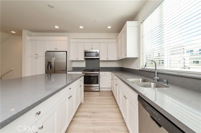 Detail Gallery Image 14 of 34 For 155 Frame, Irvine,  CA 92618 - 3 Beds | 3/1 Baths