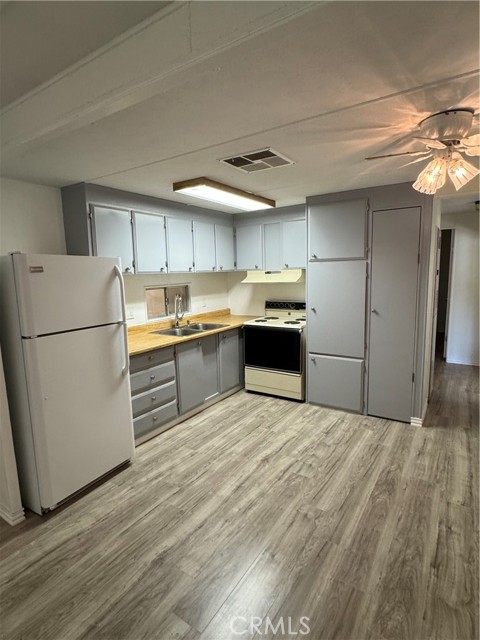 725 W Thornton, Hemet CA: https://media.crmls.org/medias/53323bdb-206d-4ac8-9076-fa378d130492.jpg