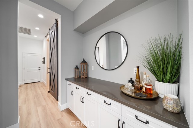 17042 Meteor Way, Riverside CA: https://media.crmls.org/medias/53333420-a819-4f6e-988d-90d1a3258433.jpg