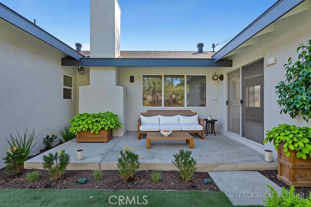 10133 Whitaker Avenue, Granada Hills CA: https://media.crmls.org/medias/53357856-d48c-419c-a35e-7033547bb6e4.jpg