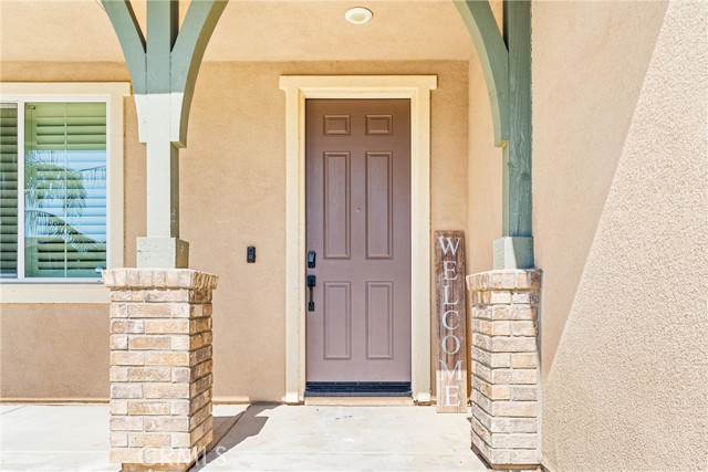 Detail Gallery Image 4 of 42 For 5305 Fulmer Ct, Jurupa Valley,  CA 91752 - 5 Beds | 4/1 Baths