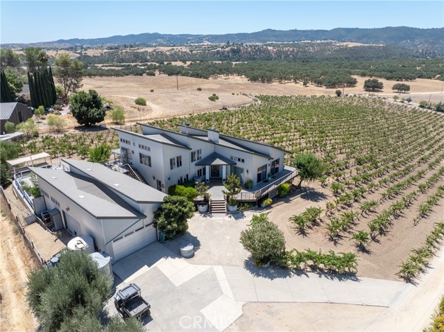 7110 Drake Road, Paso Robles CA: https://media.crmls.org/medias/53373796-a4b8-4384-a049-14c28bfddbb2.jpg