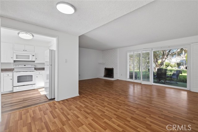 Detail Gallery Image 4 of 28 For 22931 Nadine Cir a,  Torrance,  CA 90505 - 2 Beds | 1/1 Baths