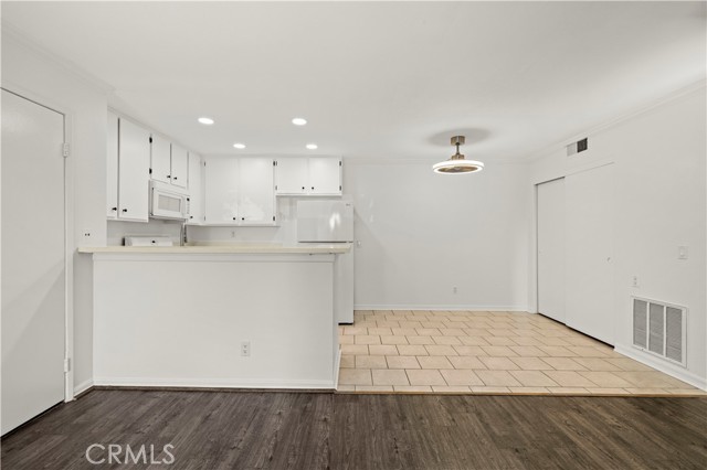 18752 Mandan Street, Canyon Country CA: https://media.crmls.org/medias/53390b57-7220-4515-8abc-e2fee6ec8d19.jpg