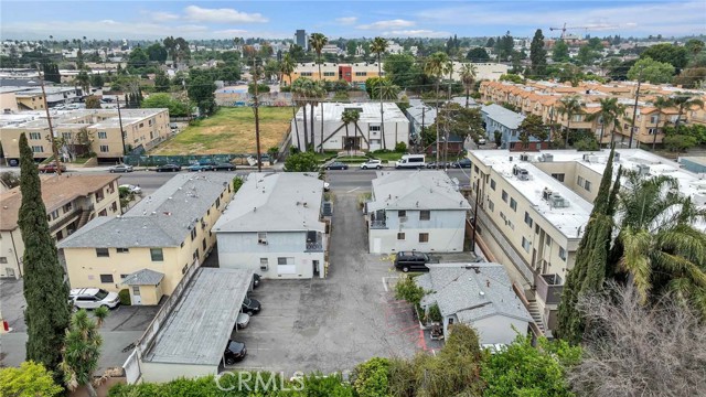 6862 Hazeltine Avenue, Van Nuys CA: https://media.crmls.org/medias/5339b6ef-b9be-47cd-8022-137ac23edbf8.jpg