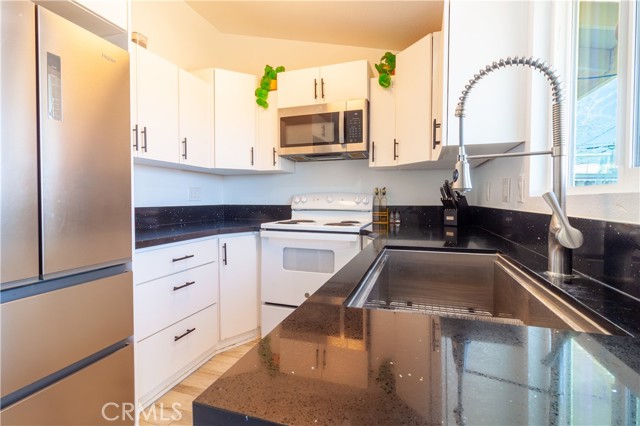 Detail Gallery Image 2 of 22 For 9007 Columbine, California City,  CA 93505 - 4 Beds | 2 Baths