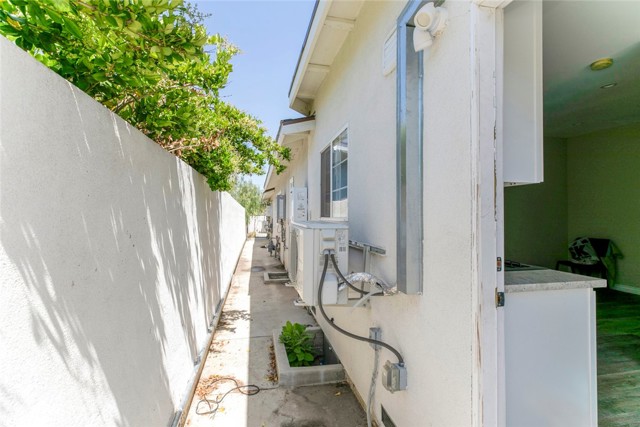 11024 Peoria Street, Sun Valley CA: https://media.crmls.org/medias/533ad9b0-6ddd-4852-8210-d9ec9cb26c77.jpg
