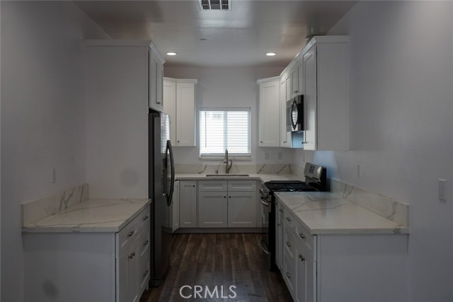 Detail Gallery Image 12 of 31 For 10304 Primrose Ave, Hesperia,  CA 92345 - 3 Beds | 2 Baths