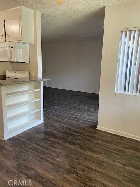 Detail Gallery Image 7 of 20 For 5167 Yarmouth Ave #4,  Encino,  CA 91316 - 2 Beds | 2 Baths