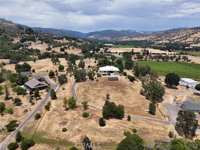 1910 Foothill Drive, Redwood Valley CA: https://media.crmls.org/medias/533cd819-a381-40d3-9961-9c2fcf5d6f90.jpg