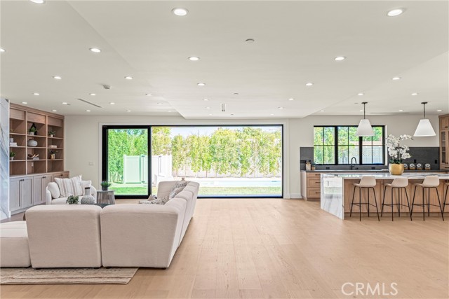 Detail Gallery Image 5 of 52 For 5258 Lemona Ave, Sherman Oaks,  CA 91411 - 4 Beds | 5 Baths