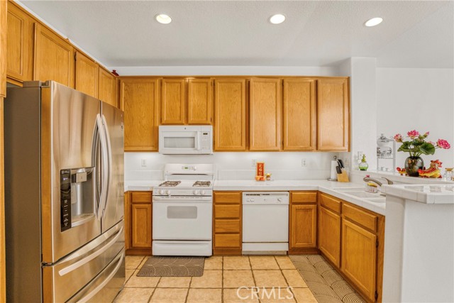 Detail Gallery Image 6 of 33 For 22754 Little Fall Ct, Saugus,  CA 91350 - 3 Beds | 3 Baths