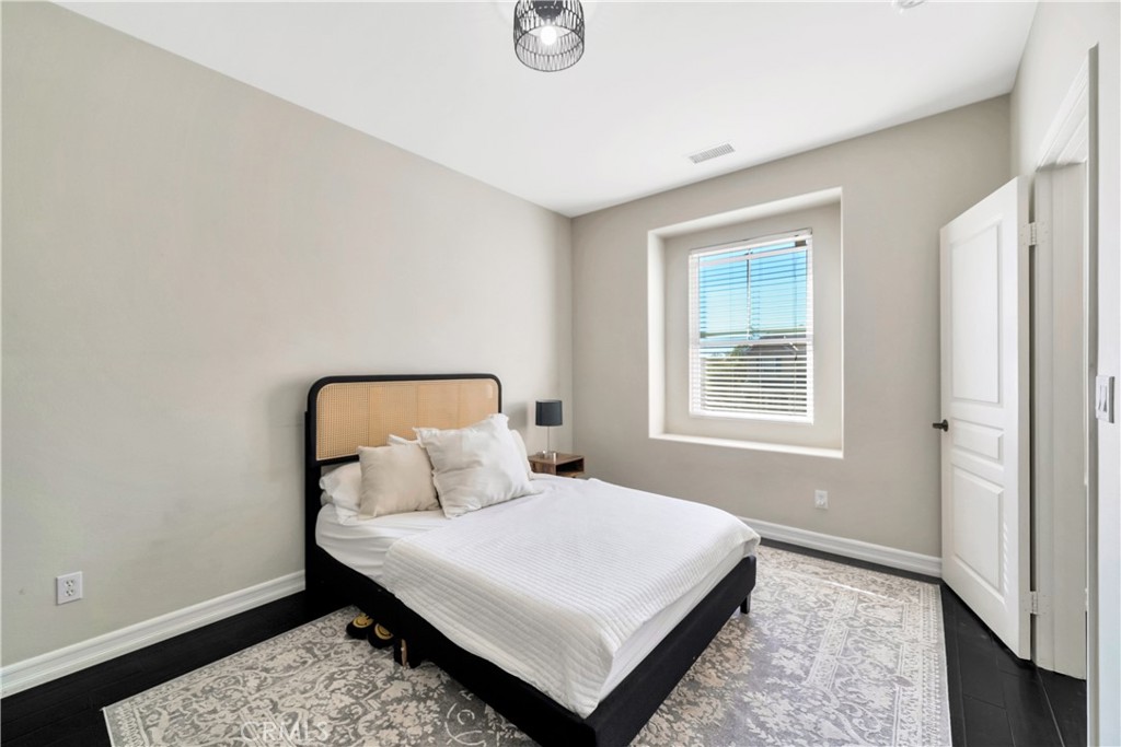 MLS #OC25252781 image #34