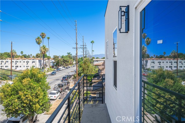 Detail Gallery Image 7 of 29 For 6830 Hazeltine Ave, Van Nuys,  CA 91405 - 4 Beds | 4/1 Baths