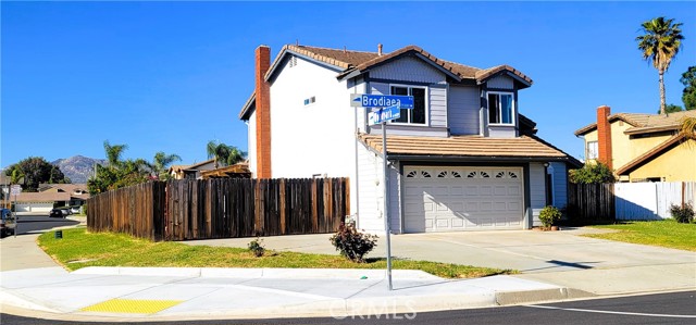 Detail Gallery Image 2 of 15 For 25292 Brodiaea Ave, Moreno Valley,  CA 92553 - 3 Beds | 2/1 Baths
