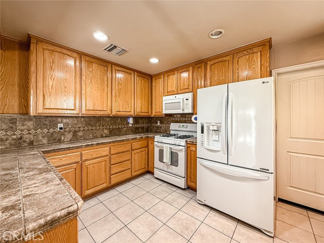 Detail Gallery Image 9 of 33 For 22180 Chase St, West Hills,  CA 91304 - 3 Beds | 2 Baths