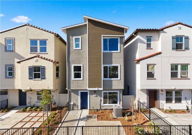 Front Image Thumbnail for CRIV25266353