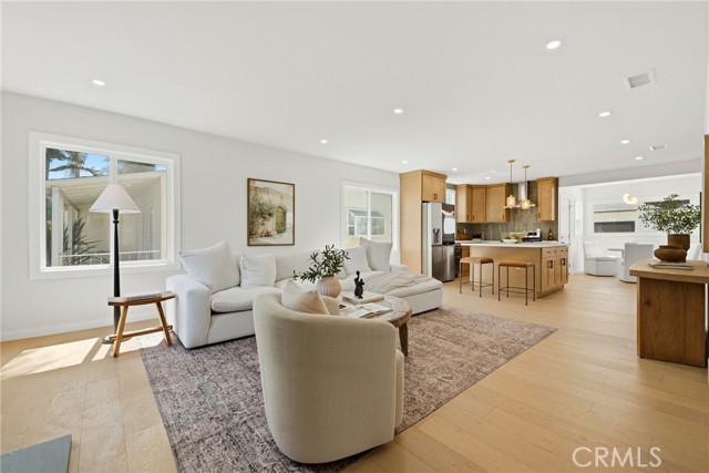 Detail Gallery Image 8 of 33 For 2563 S Bentley, Los Angeles,  CA 90064 - 3 Beds | 3 Baths