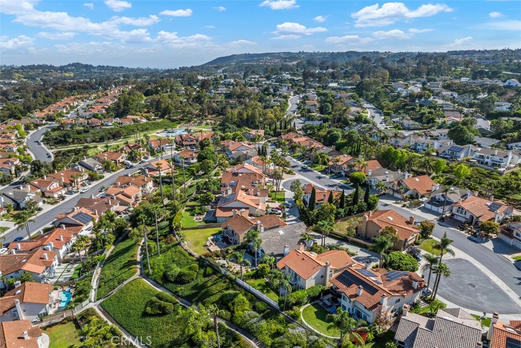 https://media.crmls.org/medias/534320b5-538b-4632-87be-e175c6b41407.jpg?preset=X-Large