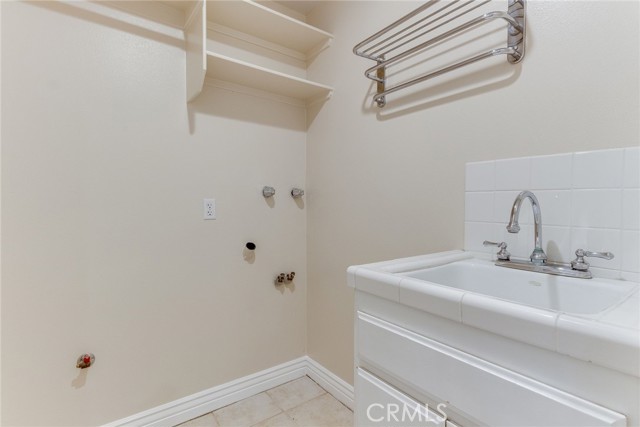 Detail Gallery Image 10 of 34 For 2113 Mathews Ave #B,  Redondo Beach,  CA 90278 - 3 Beds | 2/1 Baths