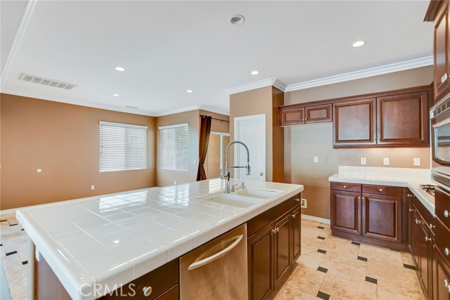 1767 Wright Place, Upland CA: https://media.crmls.org/medias/53449359-46d7-476e-bc96-685c1adc7657.jpg