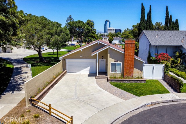 3701 S Ross Street, Santa Ana CA: https://media.crmls.org/medias/5344cacb-9643-4f11-bc18-ec47cbc80b88.jpg