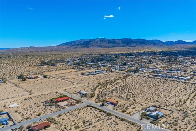 Detail Gallery Image 8 of 22 For 74552 Foothill Dr, Twentynine Palms,  CA 92277 - – Beds | – Baths