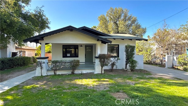 490 Palisade Street, Pasadena CA: https://media.crmls.org/medias/5345e165-49d4-4740-a023-f525b73d74aa.jpg