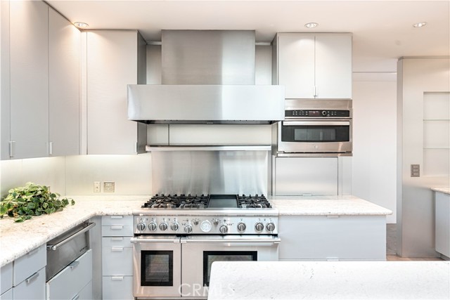 10272 Overhill Drive, North Tustin CA: https://media.crmls.org/medias/5345e6d9-821c-46df-b85d-989da8ace1fd.jpg