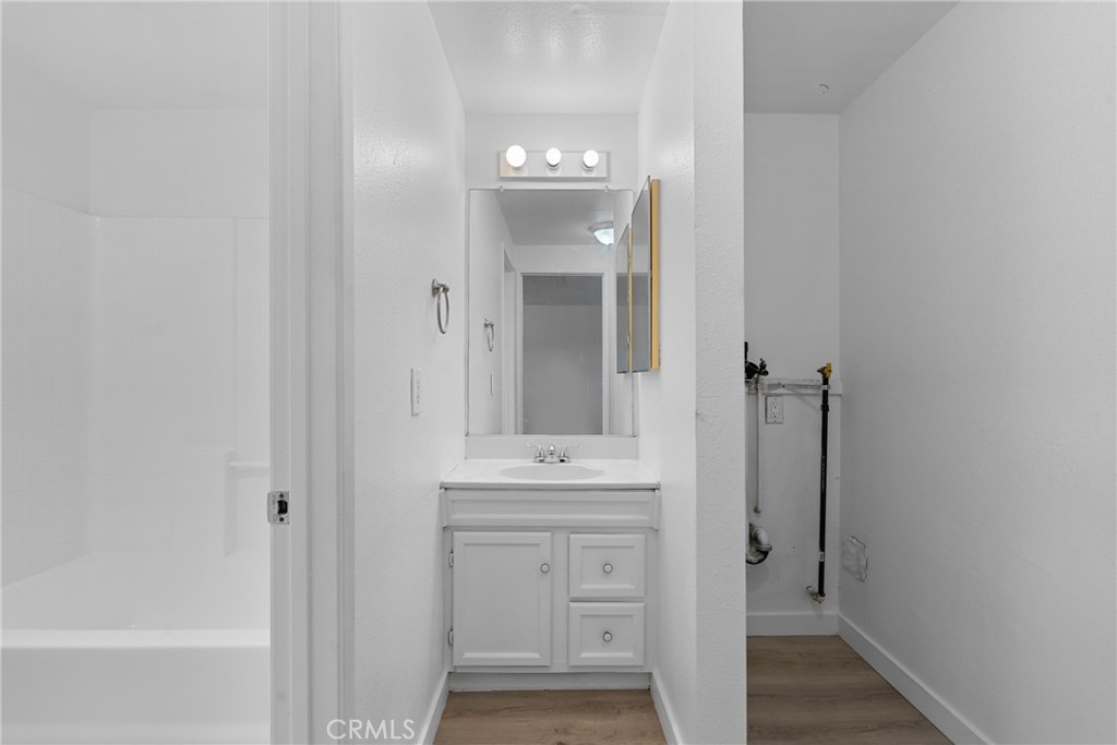 https://media.crmls.org/medias/534624b2-ead1-4db5-82d2-4745b4079ec4.jpg?preset=X-Large