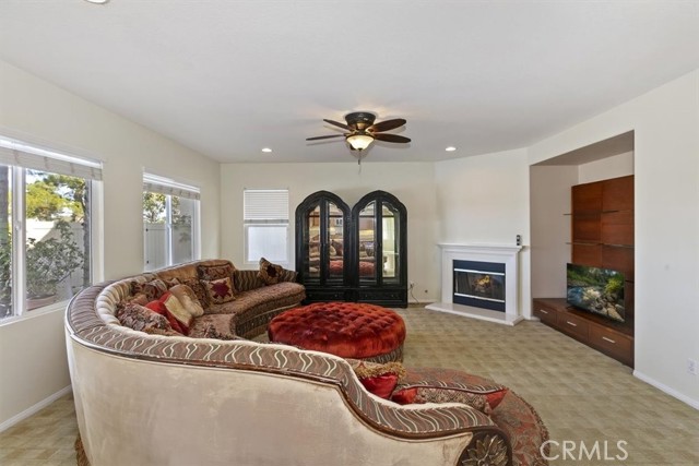 Detail Gallery Image 18 of 49 For 32856 Northshire Cir, Temecula,  CA 92592 - 4 Beds | 4 Baths